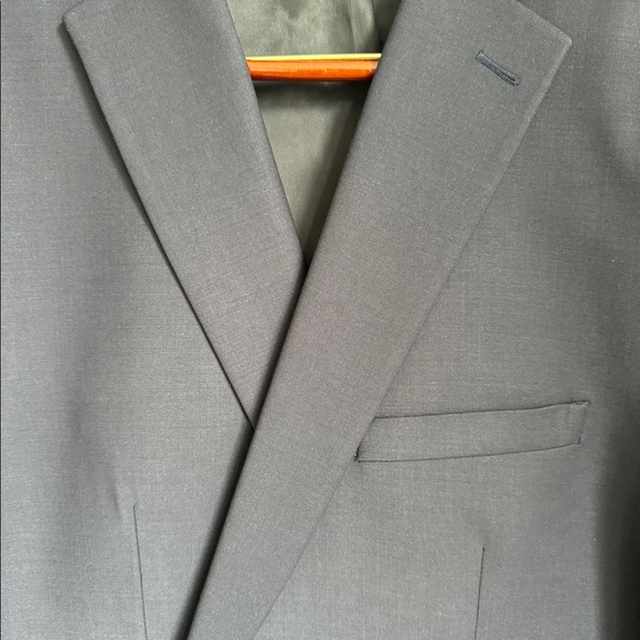 CALVIN KLEIN Wool Fit Suit — Perfect for any occasion - Picture 3 of 5